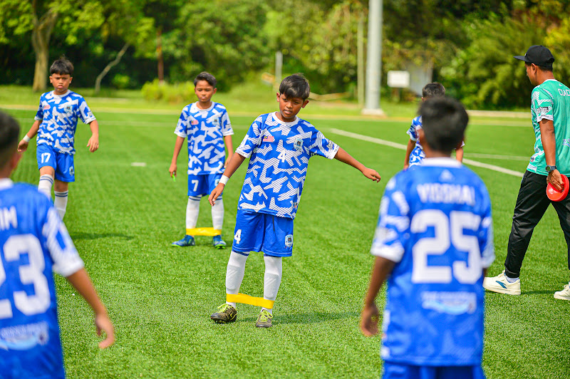 Panthera City FC players in blue kits practising together at RRI Turf Field